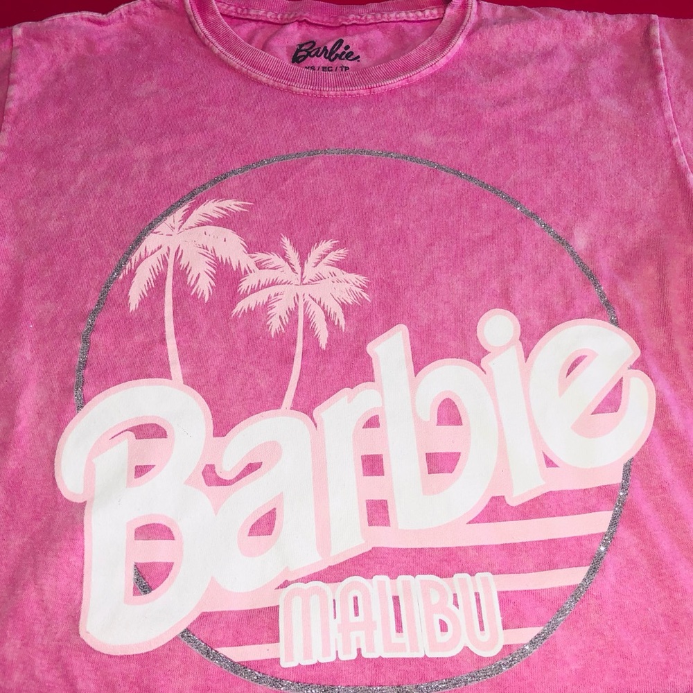 Barbie Pink Malibu Graphic Tee White Logo Summer Palms Women’s Casual Fashion XS